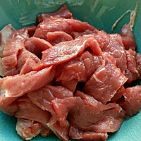 青椒牛肉的做法图解1