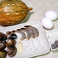 南瓜海鲜蒸蛋的做法图解1