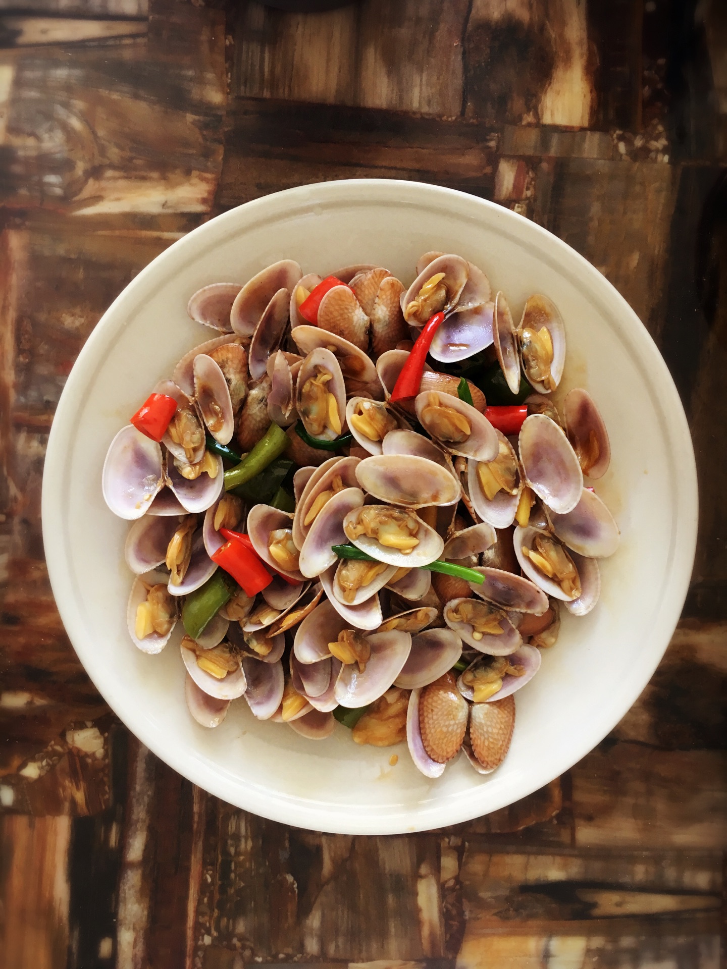 贝类海鲜爆炒花甲美味美食摄影图配图高清摄影大图-千库网