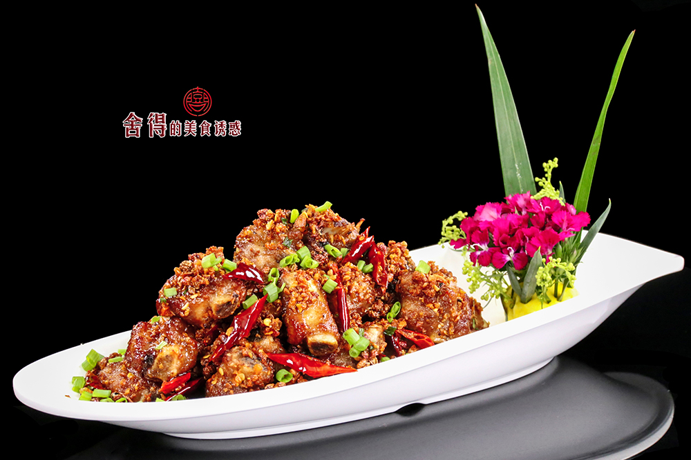 切墩(初级) 时间:10-30分钟 料 排骨适量 辅料 干辣椒节