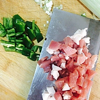 肉丁炸酱面的做法图解1
