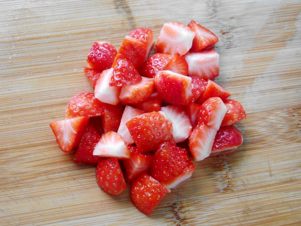 切的草莓 库存图片. 图片 包括有 点心, 草莓, 维生素, 红色, 顶部, 成熟, 五颜六色, 健康, 饮食 - 24708109