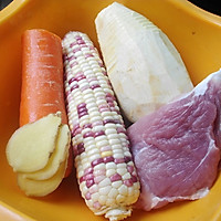 春笋玉米胡萝卜瘦肉汤的做法图解1