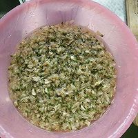 槐花猪肉馄饨的做法图解1