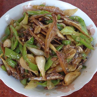 荞头辣椒炒鱼干