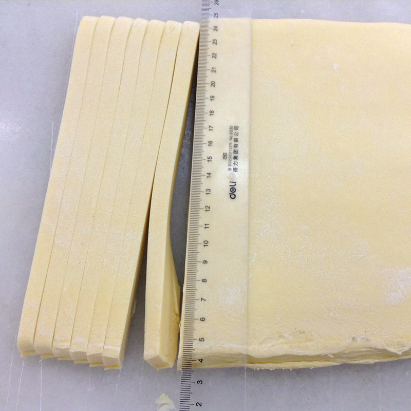 然后分成宽度为1cm的长条,长条的长度为25cm.
