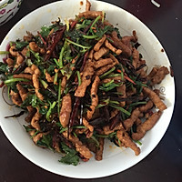 东北版香辣肉丝的做法图解1