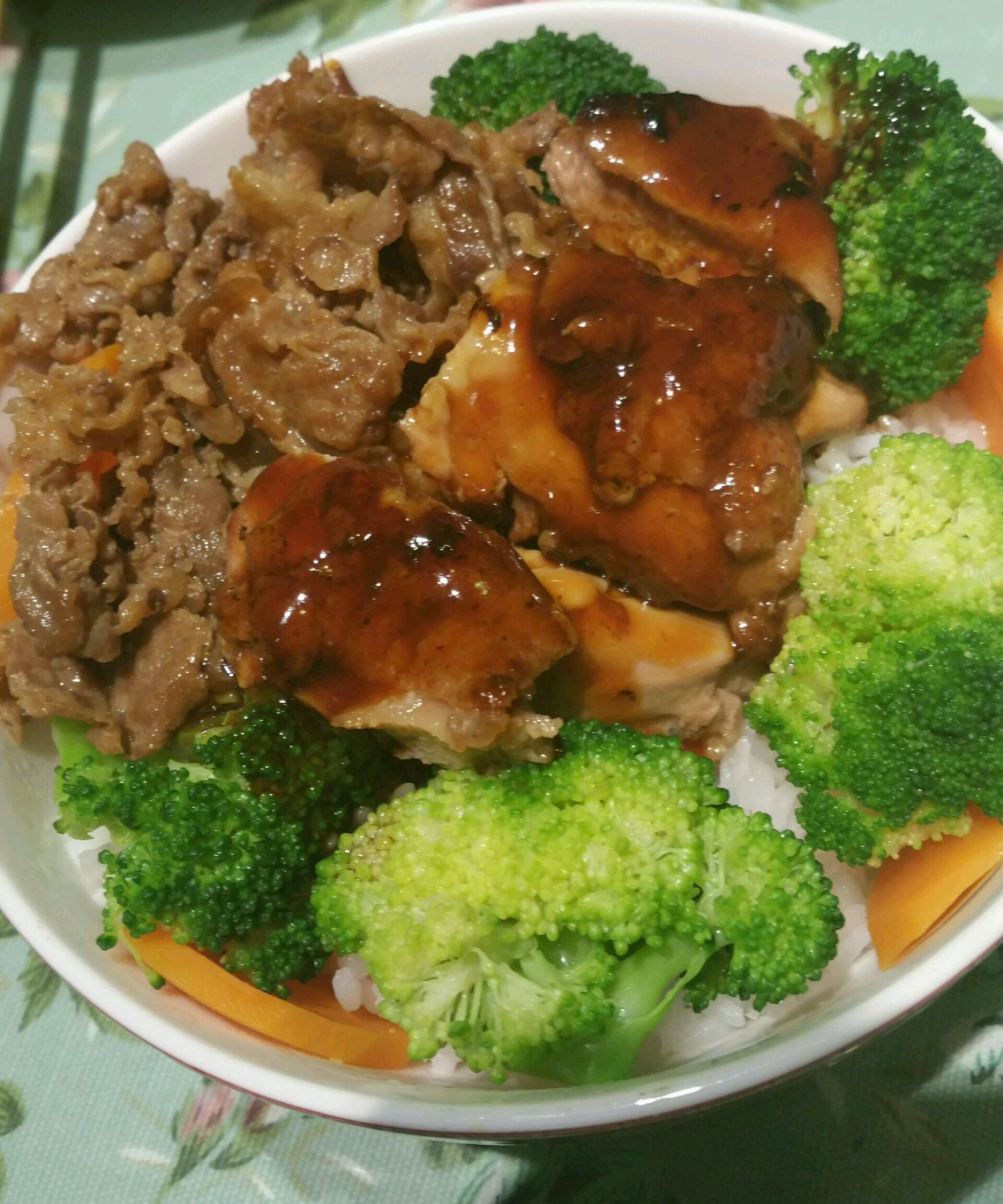吉野家鸡牛双拼饭