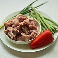 排骨炖豆角—冬季暖身的做法图解1