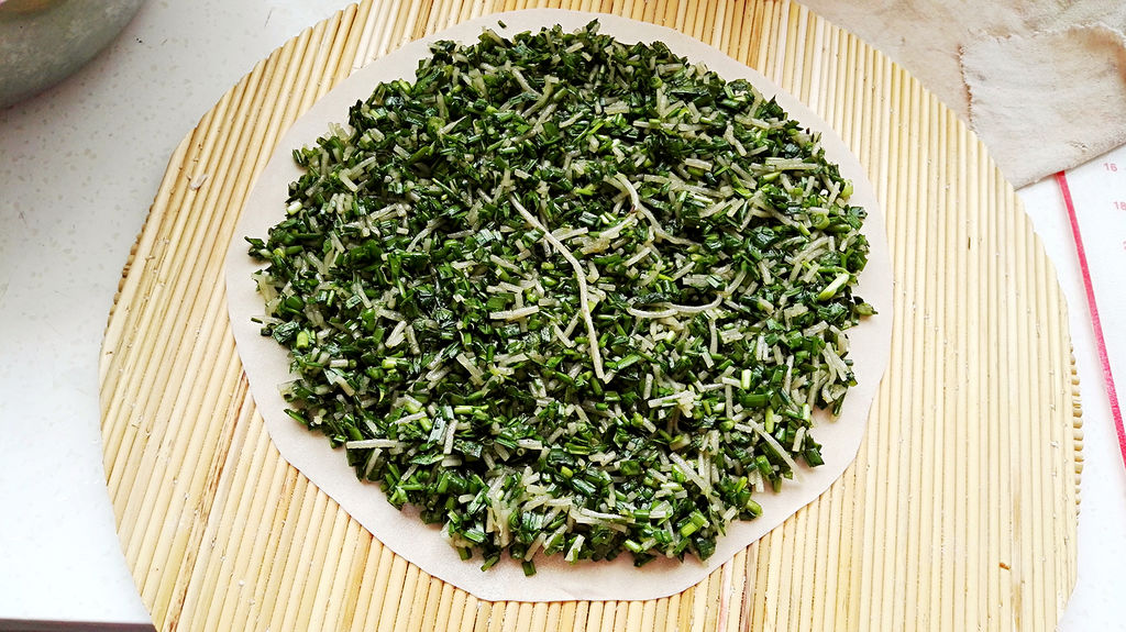 鸡蛋韭菜粉条馅菜馍(驻马店特色)