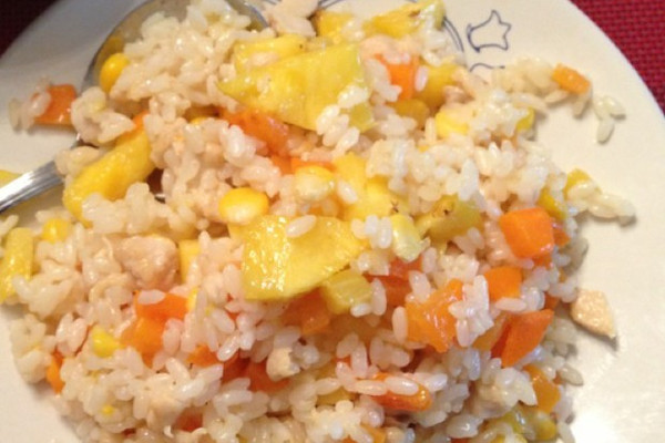 菠萝玉米鸡丁炒饭