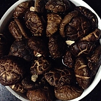 笋干香菇饺的做法图解1