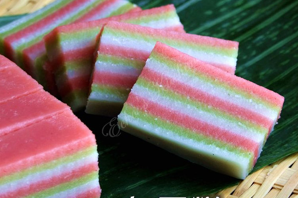 南洋风味 -- 九层糕(kuih lapis) 的做法