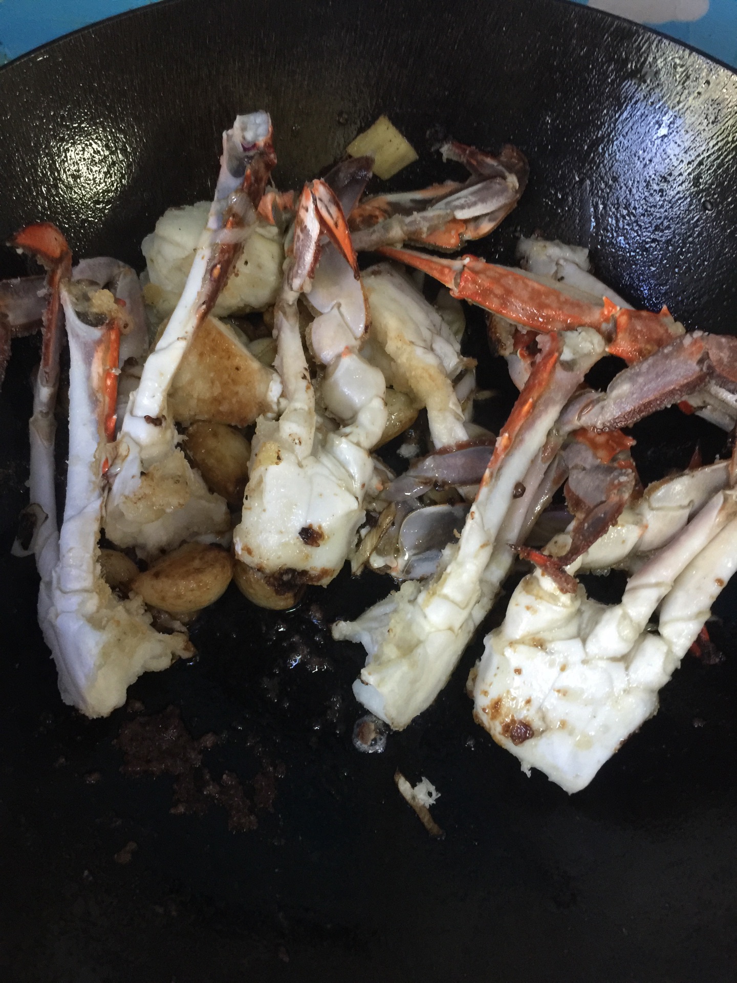 另取一锅,不能少量食用油,倒入煸炒炸熟,然后加入豆瓣酱和葱姜蒜中药吃排骨蒜瓣也加入吃吗图片