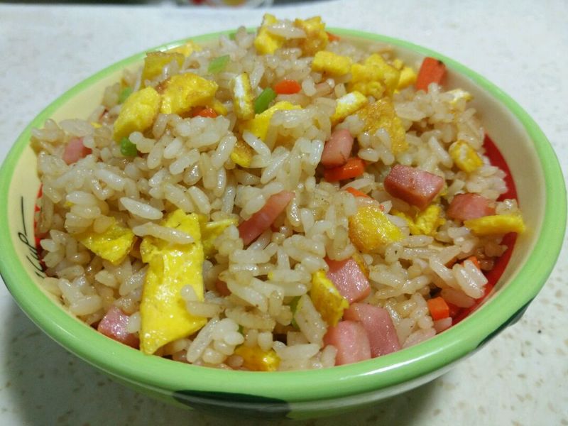 火腿鸡蛋炒饭的做法