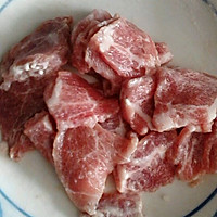 茄子黑木耳松花菜炒肉片的做法图解1