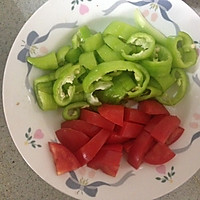 青椒土豆炒肉片的做法图解1