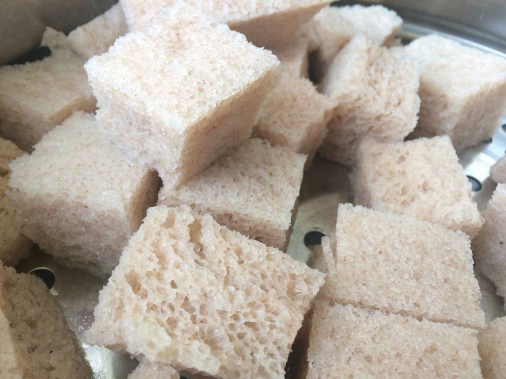 雪魔芋切成和鸭肉块差不多大小的方块