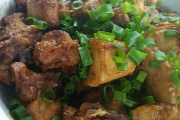 芋头红烧排骨