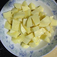土豆炖豆皮的做法图解2