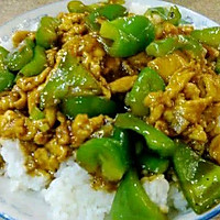 青椒肉片盖浇饭的做法图解1