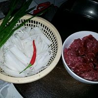 牛肉炒萝卜的做法图解1