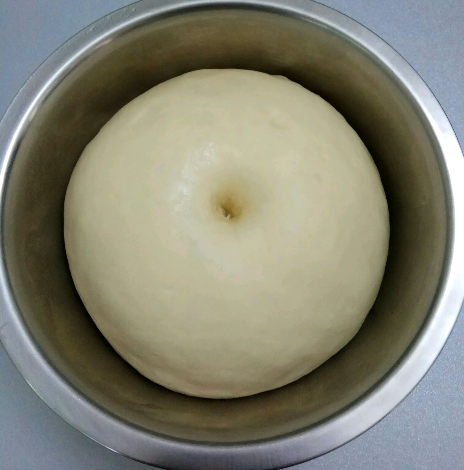 发酵好的面团手指,孔不回缩即发酵成功