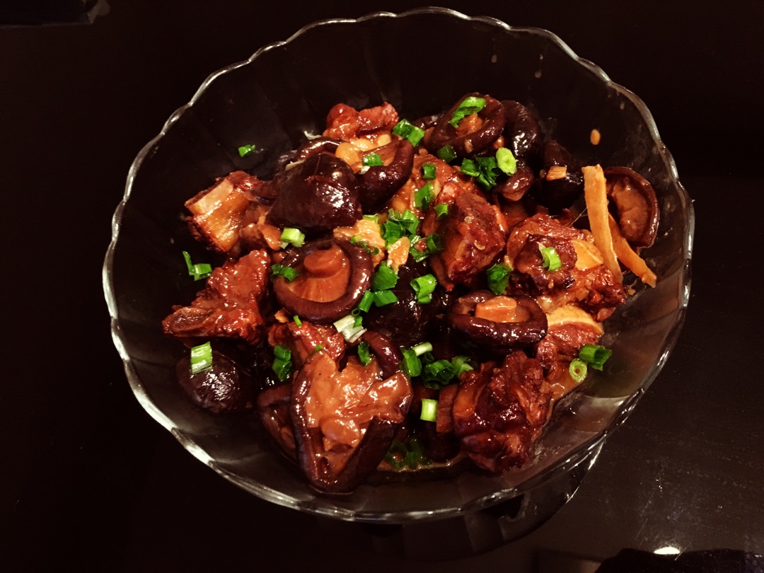 红烧香菇适量盐适量菜谱1排骨猪肉炖温水的大碗做法本步骤水煮酱油片的梗图片