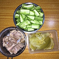 潮州咸菜苦瓜猪骨汤的做法图解1