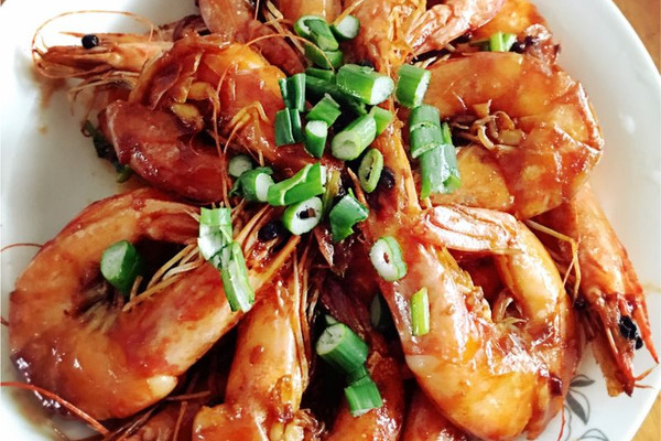 料 对虾 料酒 花椒 干辣椒 葱 姜 蒜 酱油 油焖大虾的做法