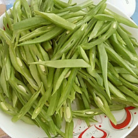 芸豆炒肉丝的做法图解1