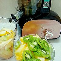 哈密瓜猕猴桃汁#爱的暖胃季-美的智能破壁料理