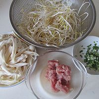 豆芽鲜菇肉丝 的做法图解1