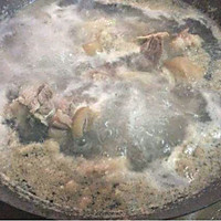 啤酒猪蹄的做法图解1