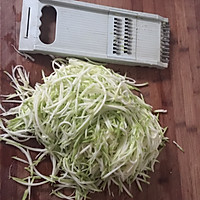 西葫芦煎饼的做法图解1
