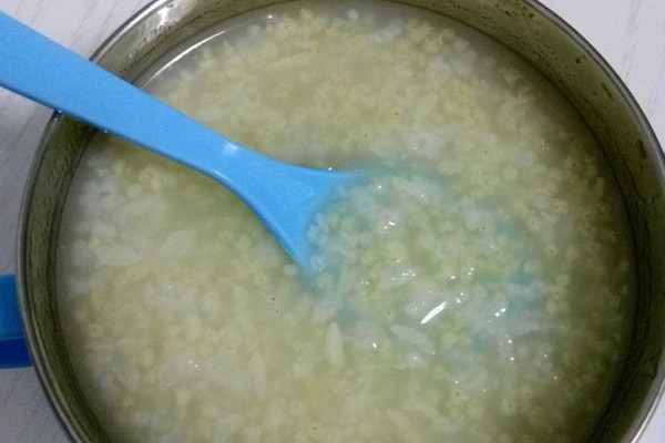 小米粥(七个月以上宝宝可以吃)的做法_【图解