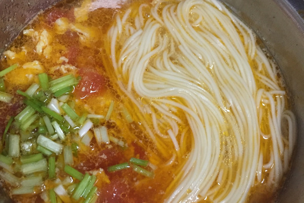 番茄鸡蛋汤面的做法_【图解】番茄鸡蛋汤面怎