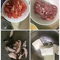 西红柿肉末炖豆腐的做法图解1