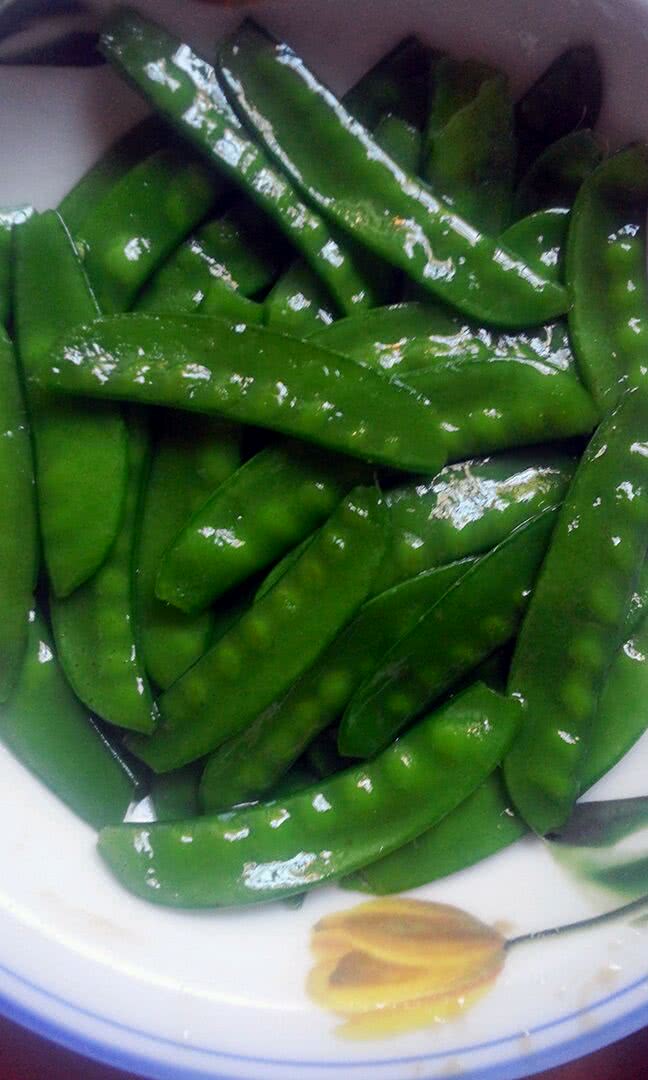 荷兰豆炒鸡腿肉