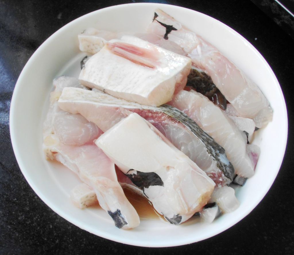 【切鱼】海鲜市场肥美三文鱼切割做菜备用 | iTravel-美食视频-搜狐视频