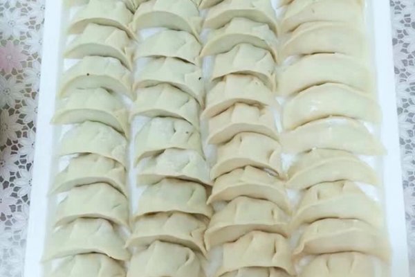 芹菜香菇木耳饺子的做法_【图解】芹菜香菇木
