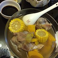 玉米南瓜猪骨汤的做法图解1