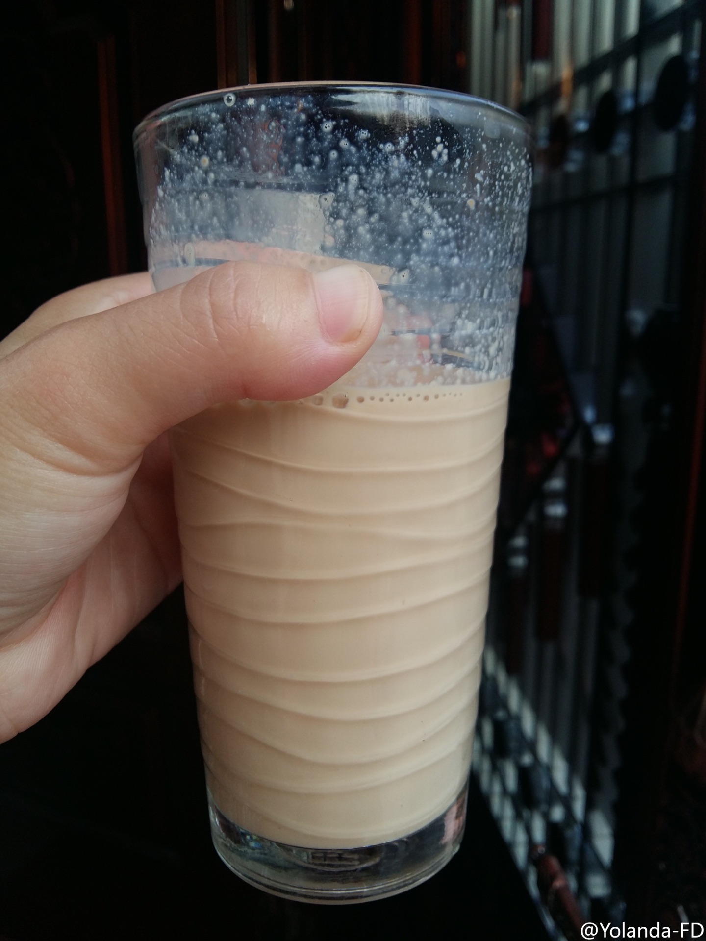 6. 我用的茶叶是台湾乌龙茶,我觉得味道相当好 哈哈 一般茶叶越好做出的奶茶味道约醇香,不好的茶叶做出来奶茶臭臭的 加入牛奶之后要小火,因为容易溢出 糖量依个人口味,当然甜一点好喝~ 有问题欢迎提问 祝大家成功
