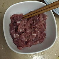 胡萝卜炒肉丝的做法图解1