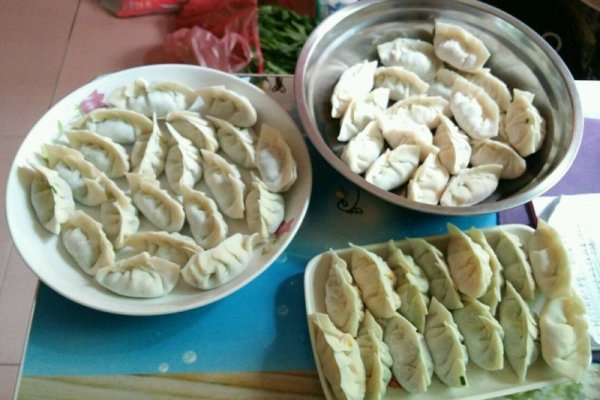 韭菜香菇木耳玉米饺子的做法_【图解】韭菜香