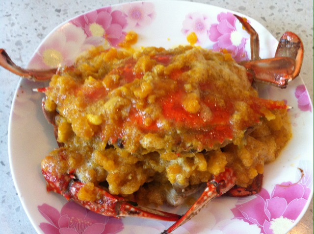 咸蛋黄焗膏蟹,咸蛋黄焗膏蟹怎样做才好吃—— 主料   东海红膏蟹一只