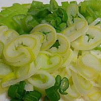 葱花鸡蛋饼的做法图解1