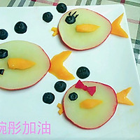 儿童水果拼盘桃小鱼一家亲的做法_【图解】儿