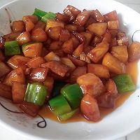 红烧番茄土豆的做法图解1