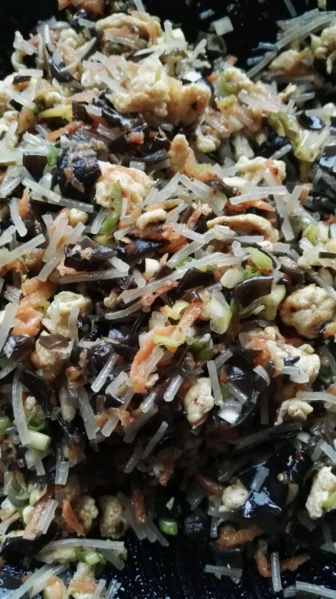 素包子(红萝卜,木耳,粉条,鸡蛋馅)